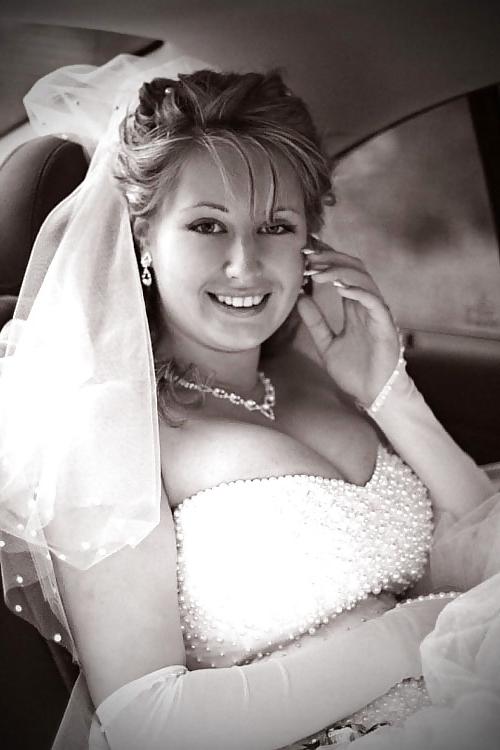 4P Cute busty bride.