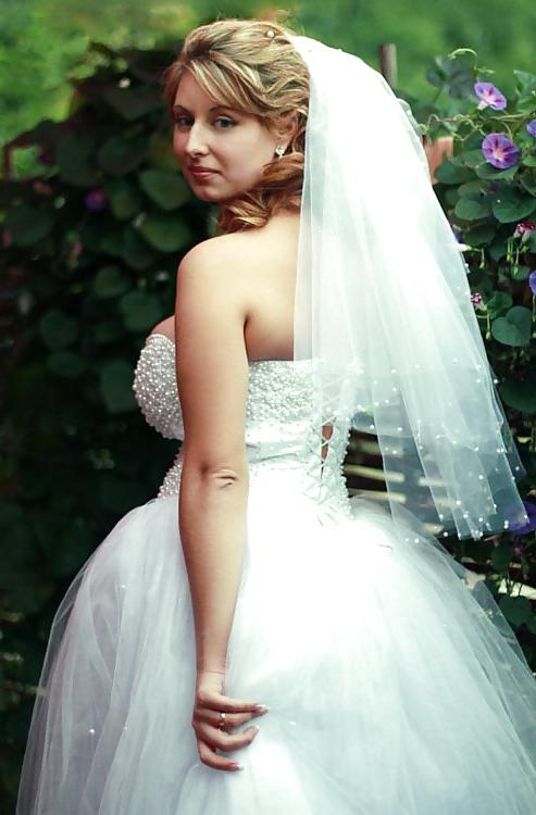 4P Cute busty bride.