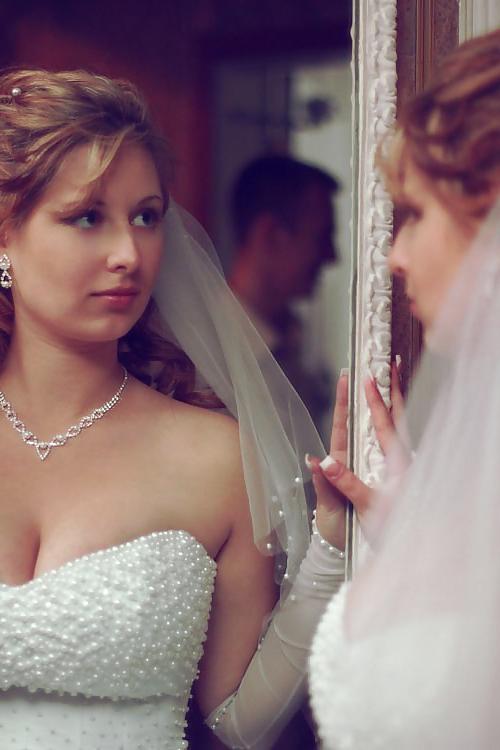 4P Cute busty bride.