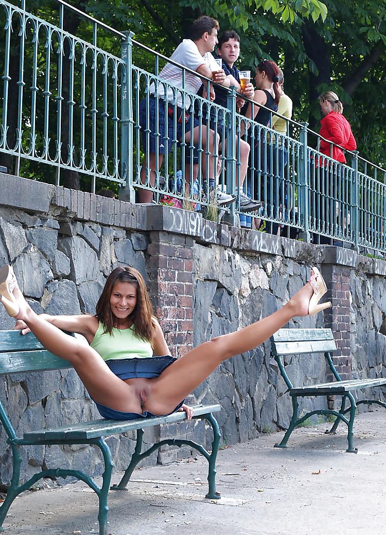 9P Nude girl in public 
