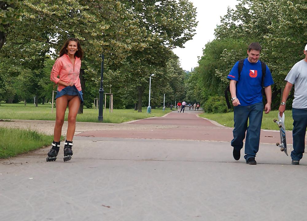 9P Nude girl in public 