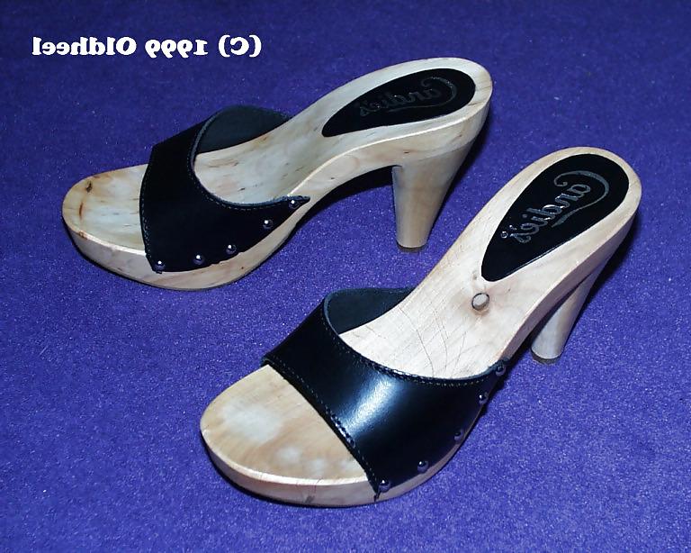 16P More Female Feet wearing Candies !