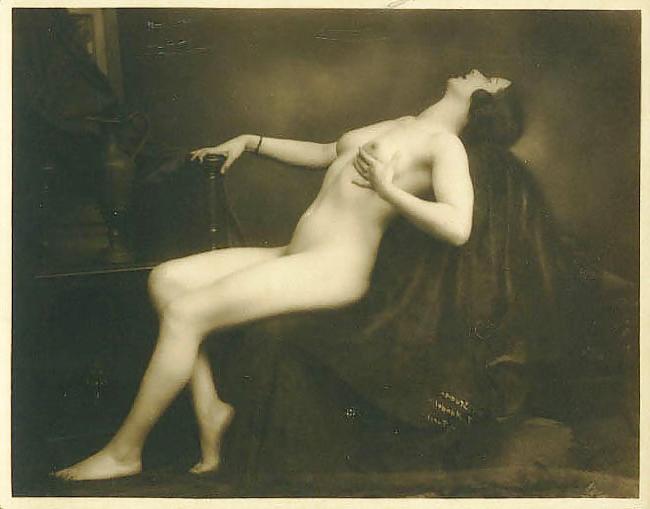 13P Vintage female nudes.