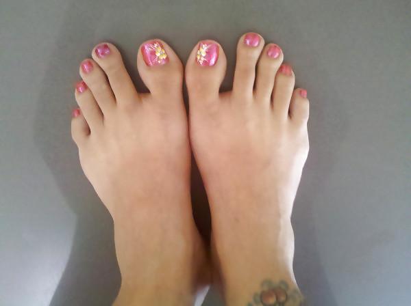 19P Feet 4
