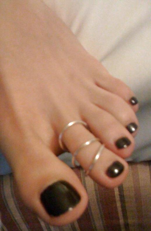 19P Feet 4