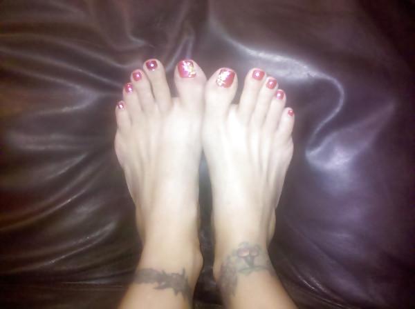 19P Feet 4