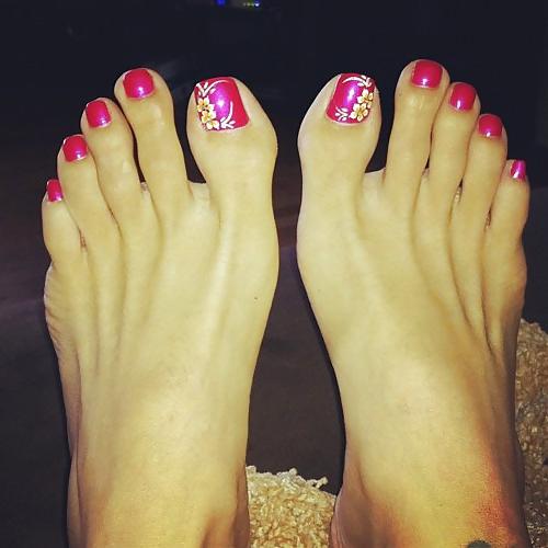 19P Feet 4