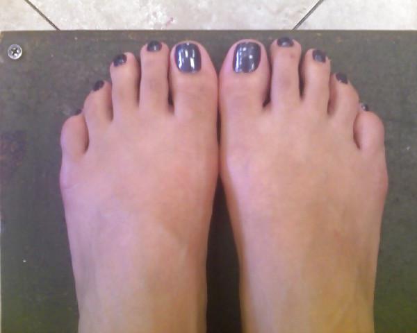 19P Feet 4