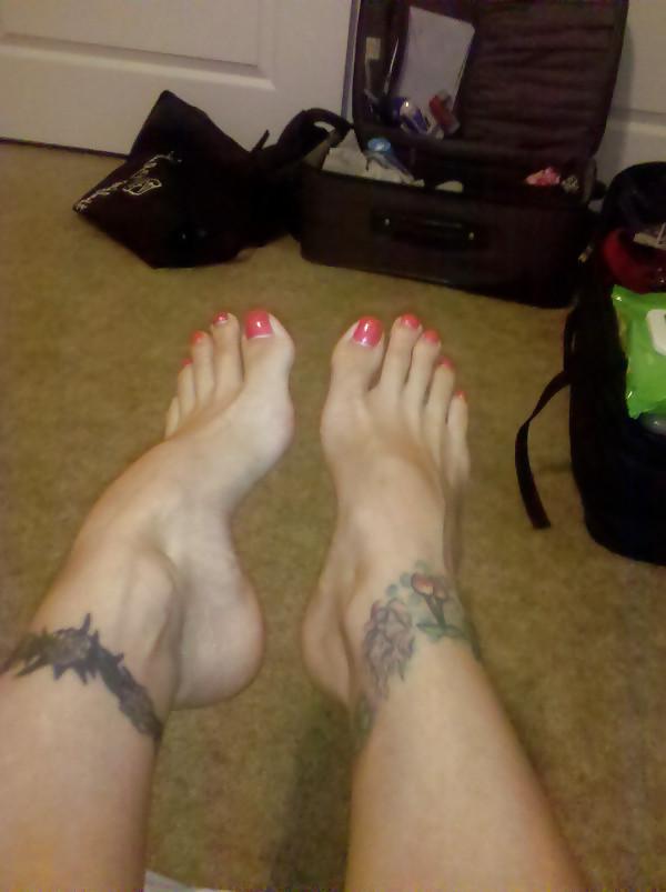 19P Feet 4