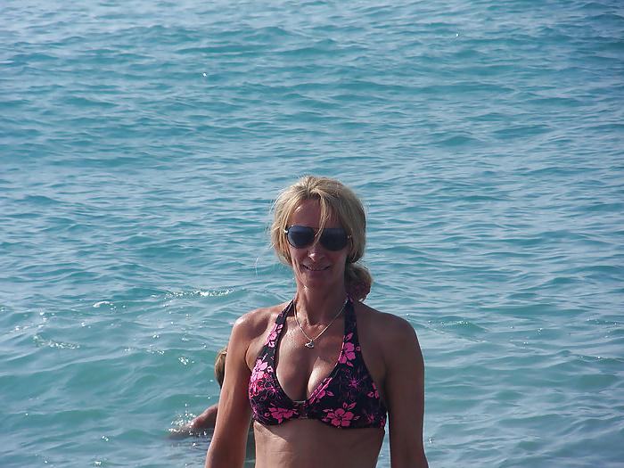 11P Sexy old bitch