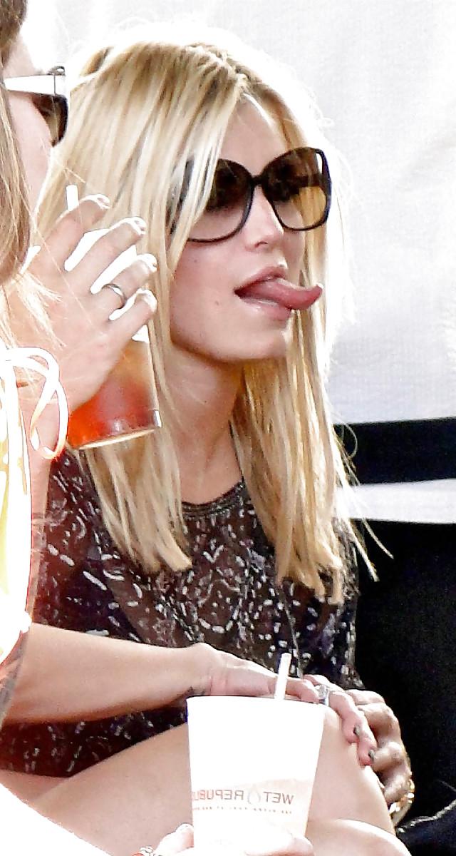 25P Jessica simpson mouth and tongue