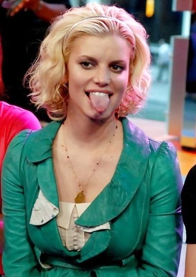 25P Jessica simpson mouth and tongue