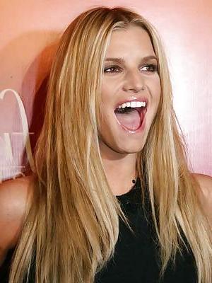 25P Jessica simpson mouth and tongue