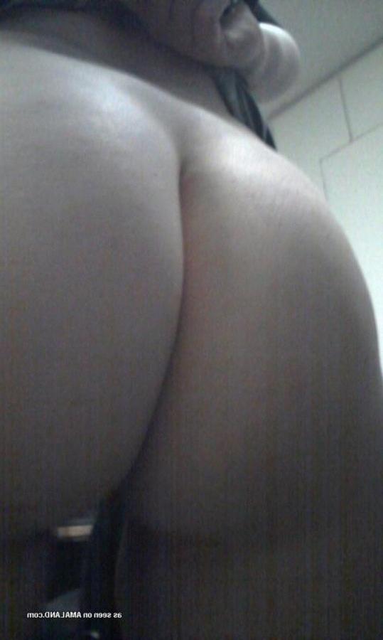 10P Kinky chubby gf with huge breasts flaunts her ass