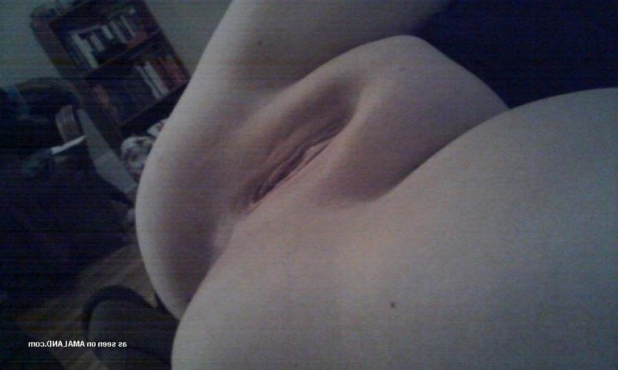 10P Kinky chubby gf with huge breasts flaunts her ass