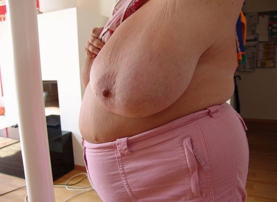 18P Huge amateur mature showing her monster boobs
