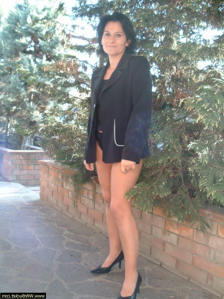 13P Mature amateur slut