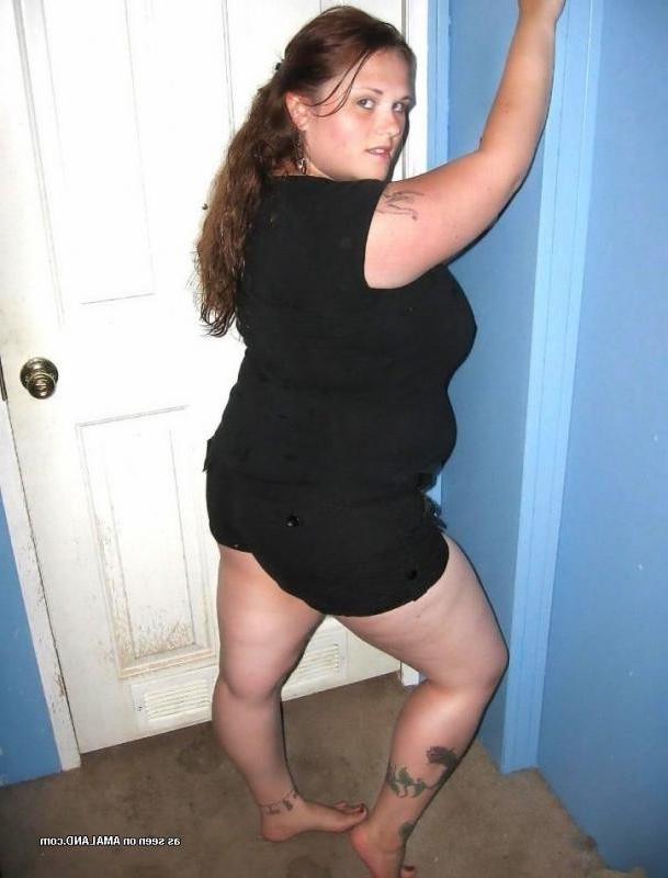 10P Amateur horny naked plumper spreads her shaved pussy
