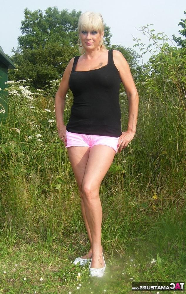 20P A classy british mature milf 