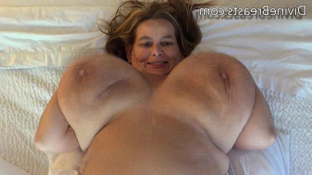 15P Amateur BBW babe Sarah oiling up her humongous breasts