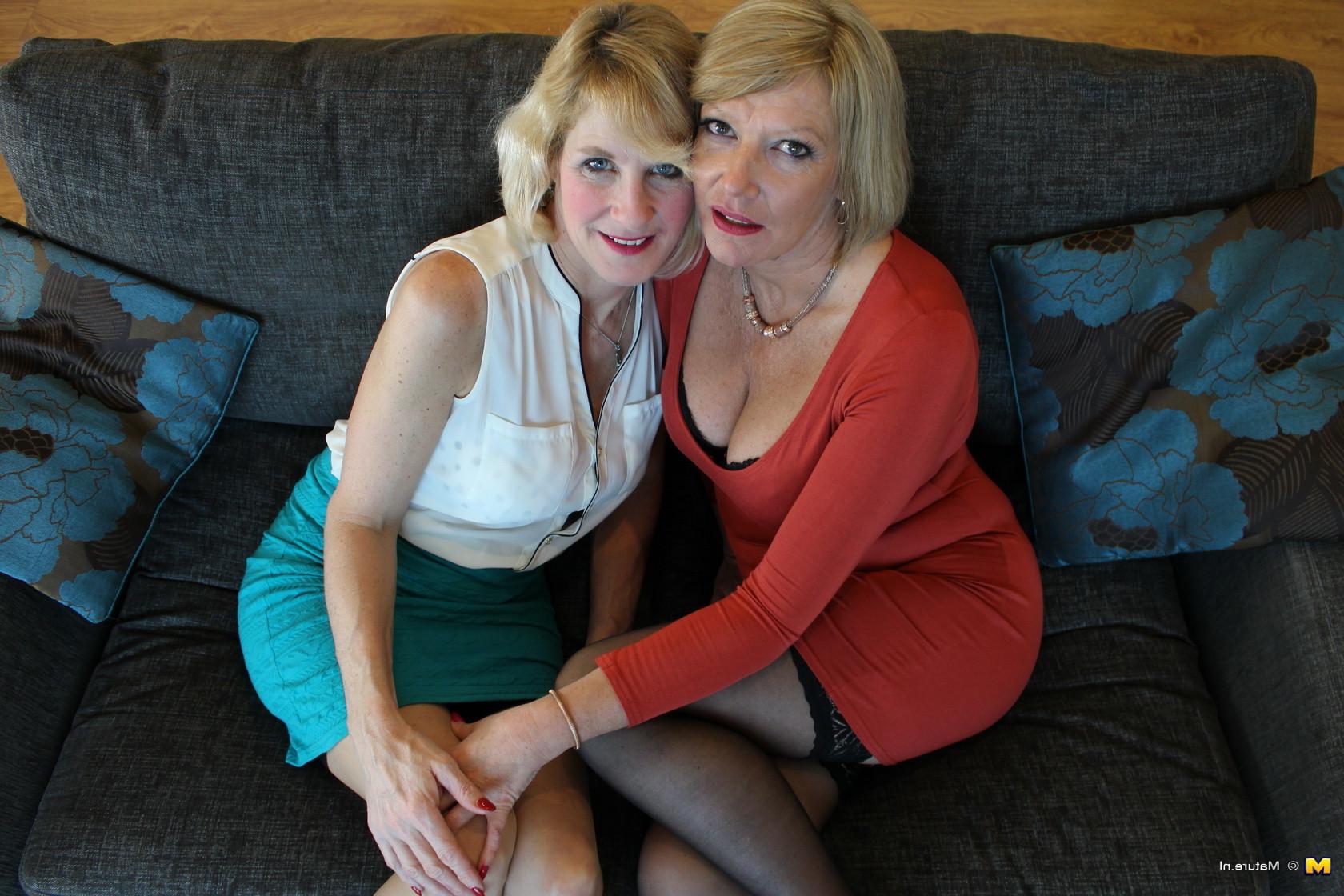 16P Two British housewives go lesbian on the couch