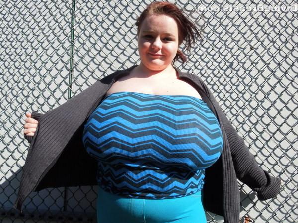 15P Amateur plumper Petton flashes her huge tits outdoors