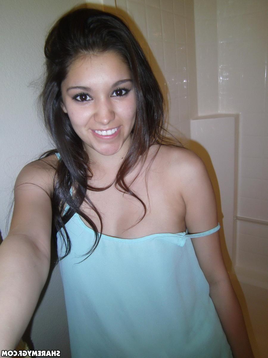 12P Delectable girlfriend showing off her round juicy ass