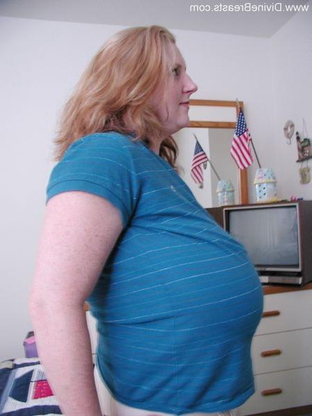 15P Plump amateur Sapphire showing off her gigantic boobs