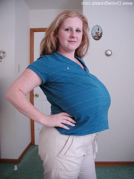 15P Plump amateur Sapphire showing off her gigantic boobs
