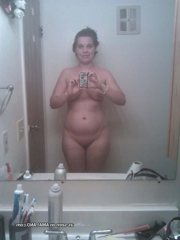 10P Picture selection of amateur chubby kinky chicks posing