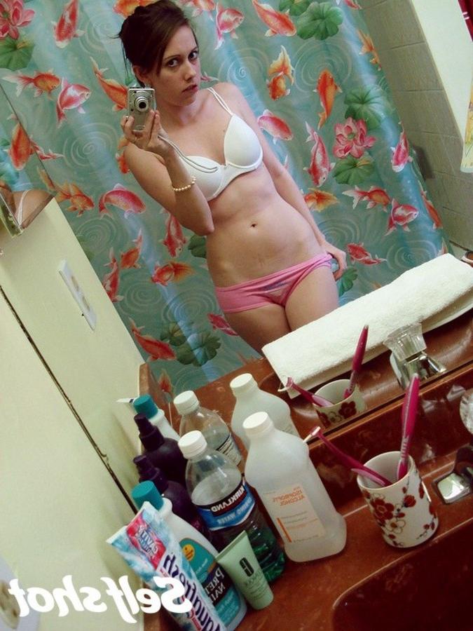 6P Nasty selfshot girlfriends pics with the stretched pussy