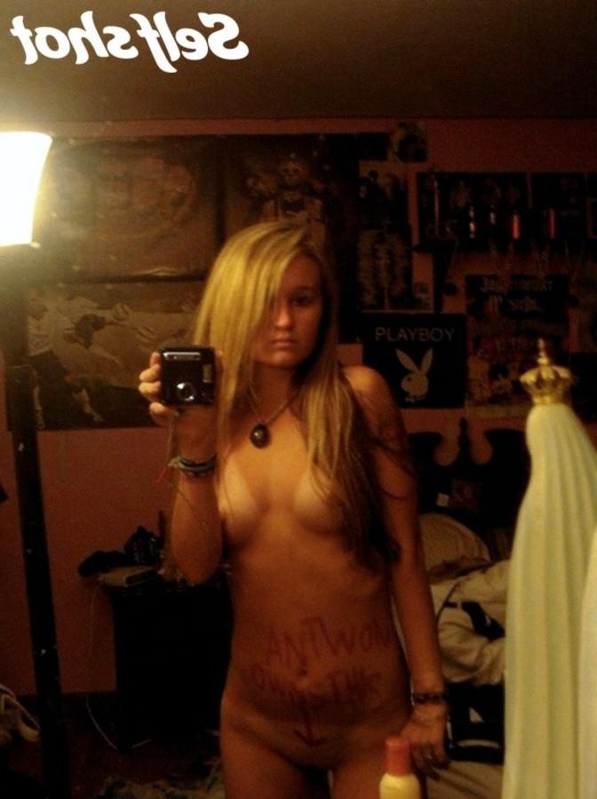 6P Nasty selfshot girlfriends pics with the stretched pussy