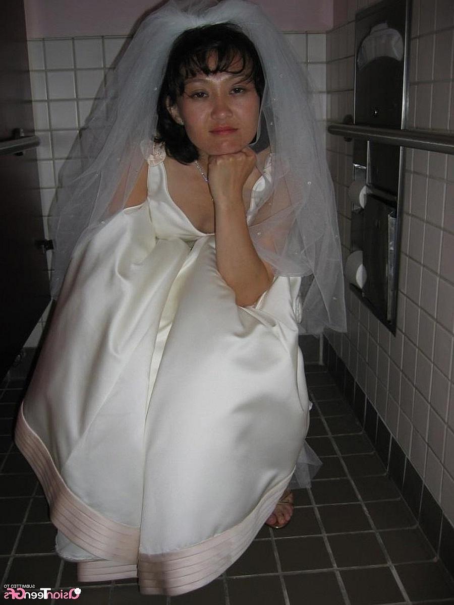 17P This new bride loves showing her nude body to her man