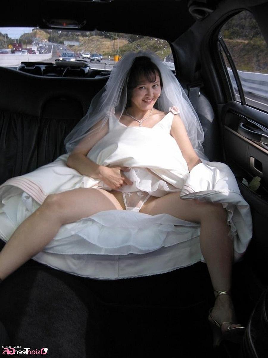 17P This new bride loves showing her nude body to her man
