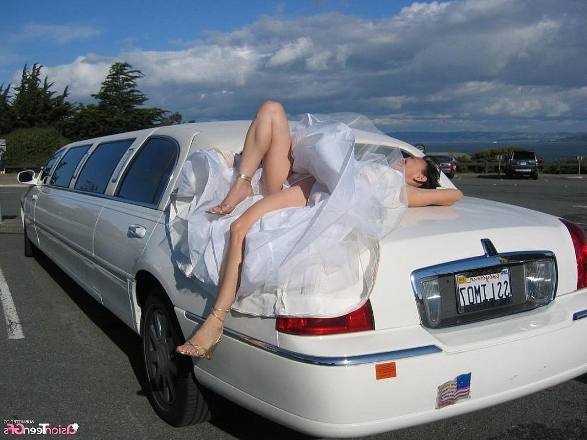 17P This new bride loves showing her nude body to her man