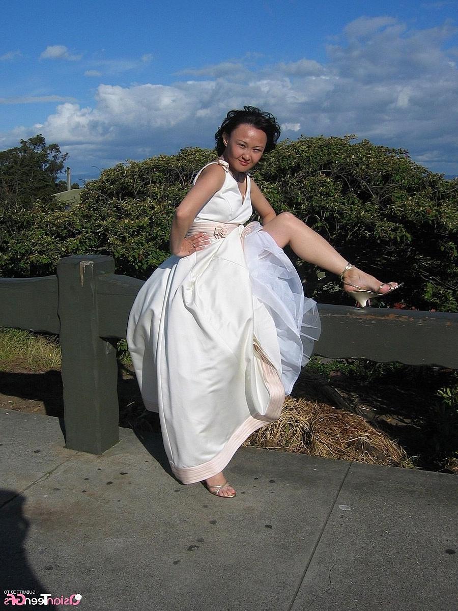 17P This new bride loves showing her nude body to her man