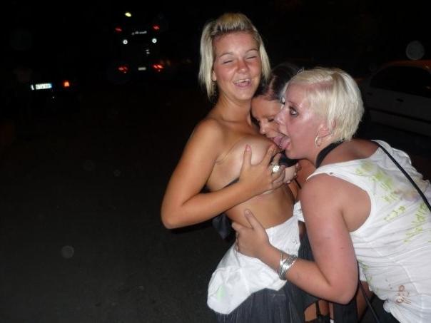 19P Public nudity flashing teens in public tits  pussy flashing