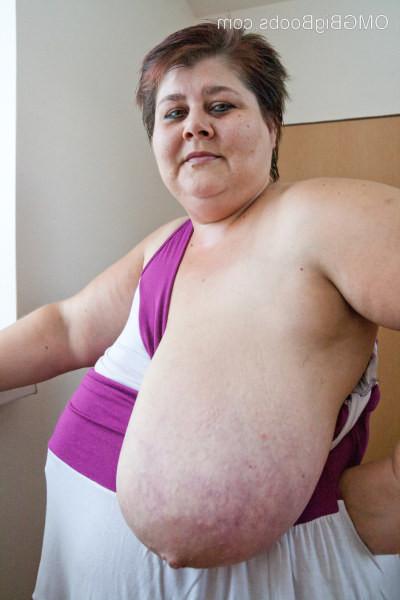 15P Chubby mature amateur Daphne flaunts her huge breasts