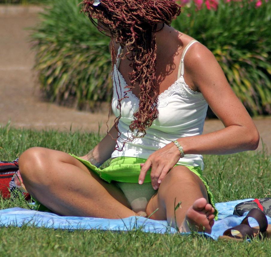 15P Upskirts Teen candid and Amateur upskirt photos
