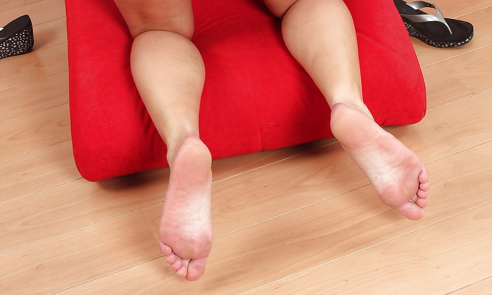 25P Sophia m feet