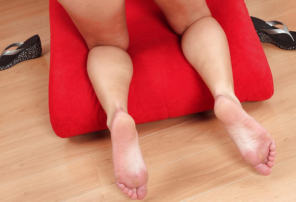 25P Sophia m feet