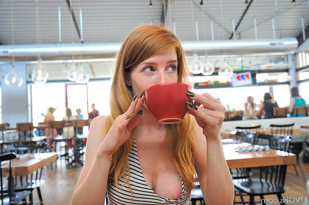 15P All natural redhead flashes her nude body in public