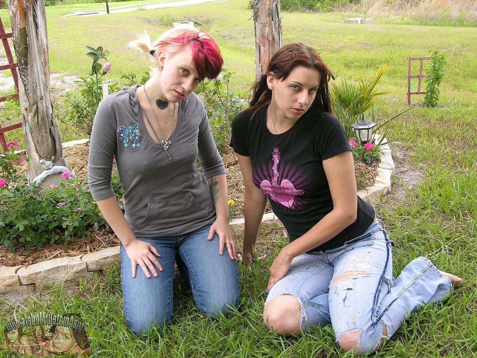 17P 2 Amateur Alternative Punk Girls - True Amateur Models