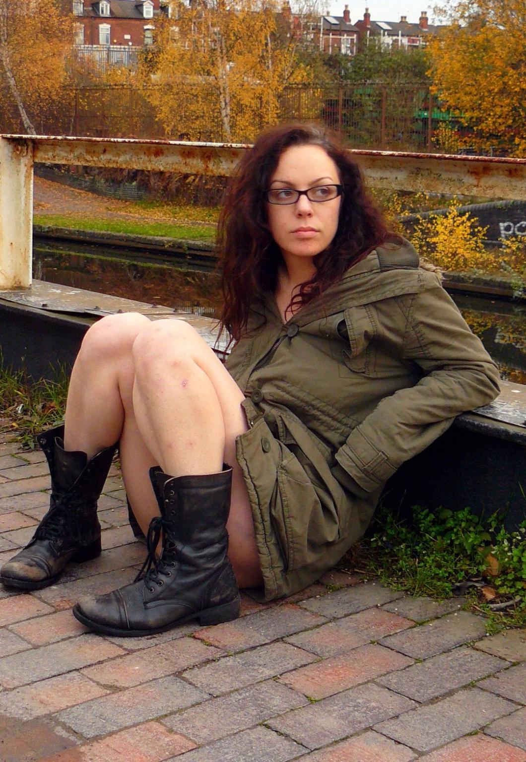 16P Beauvoir flashing her pussy in public