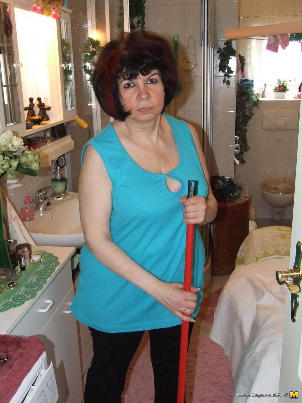 16P Chubby mature amateur gets naughty