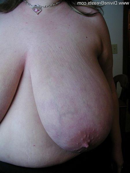 15P Chubby amateur Nicole showing off her gigantic titties
