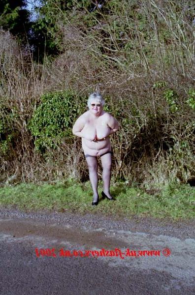14P Flashing granny Fran in mature exhibitionism