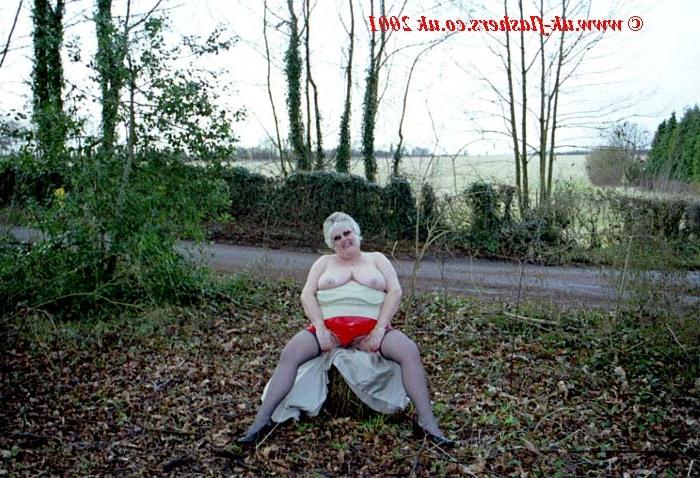 14P Flashing granny Fran in mature exhibitionism