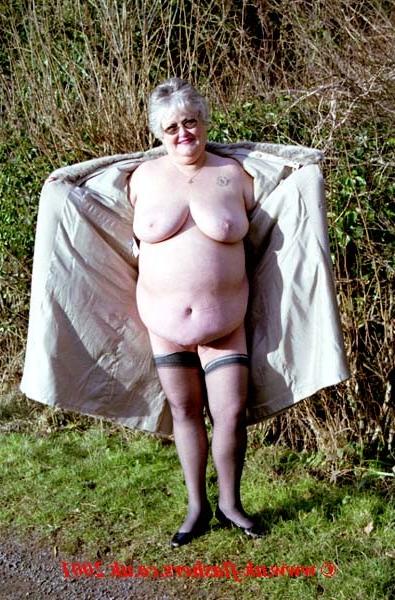 14P Flashing granny Fran in mature exhibitionism