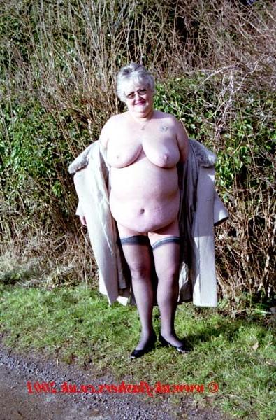 14P Flashing granny Fran in mature exhibitionism
